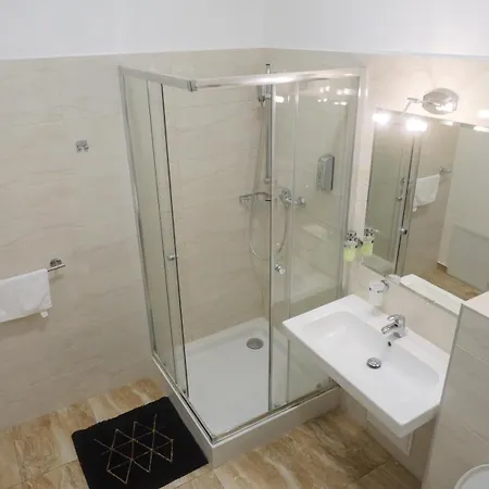 ホテル Premium Centre Bedrooms プレショフ