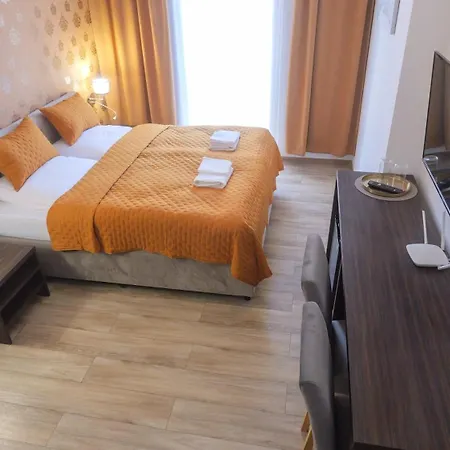 Premium Centre Bedrooms 4*